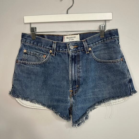 Vintage Levi’s 550 Relaxed Fit Dark Wash Cut Off Jean Shorts Women’s Size 33” - Picture 1 of 4